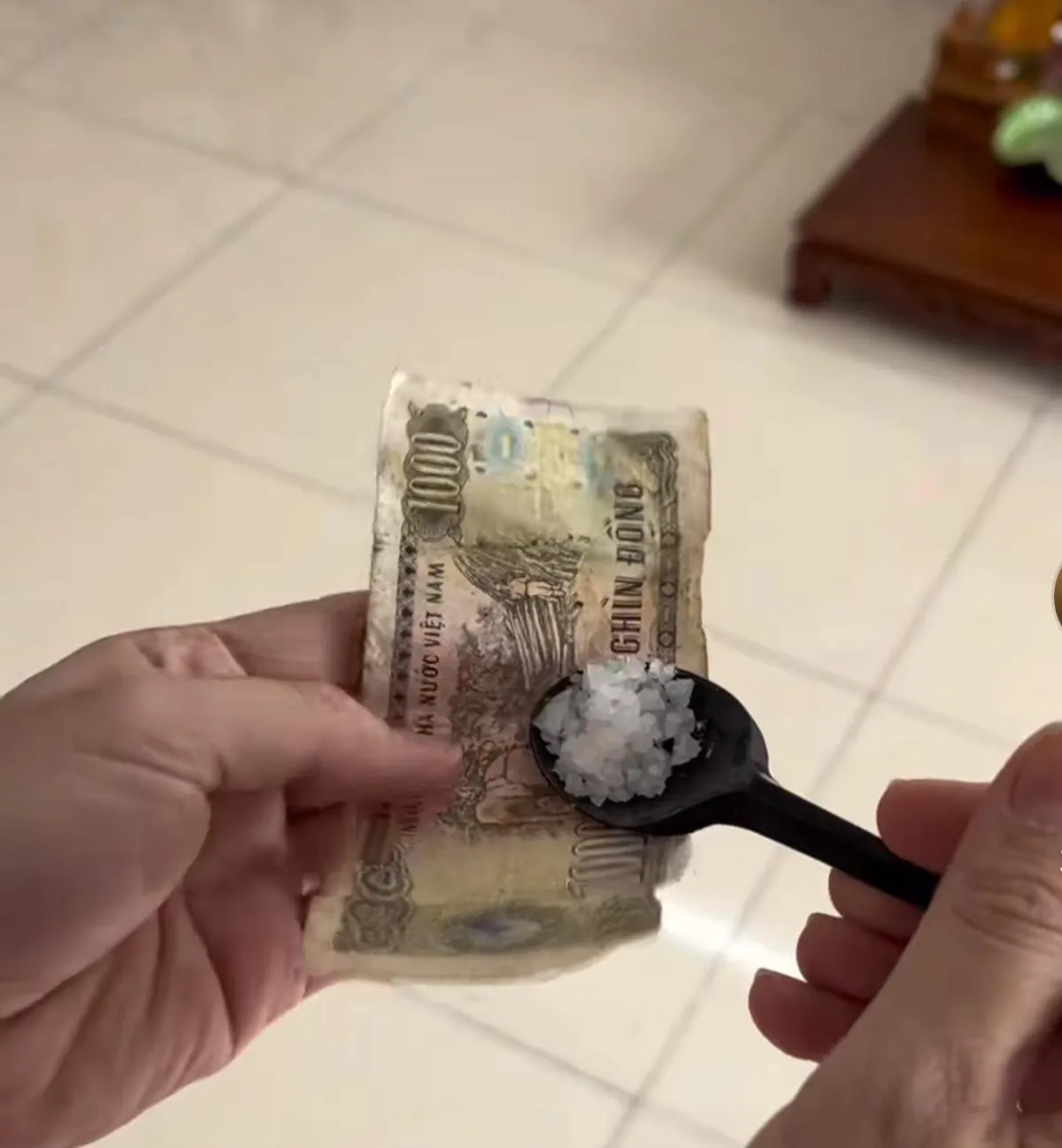Muối Gói Trong Tiền Để Xả Xui - Tăng Vận Lộc: Không Chính Xác